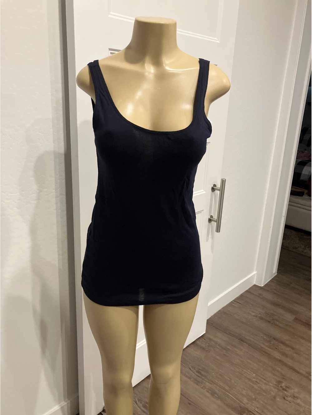 Pre-Loved Ann Taylor LOFT Scoop Neck Tank Top Medium